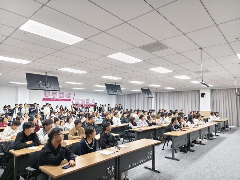 分享会现场（航空港校区）(1).png