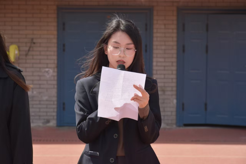 辅导员代表闫冰冰老师讲话(1).png