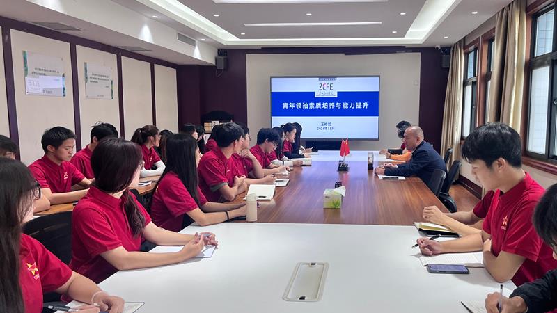 信息工程学院党总支副书记王修哲为学员培训(1).jpg