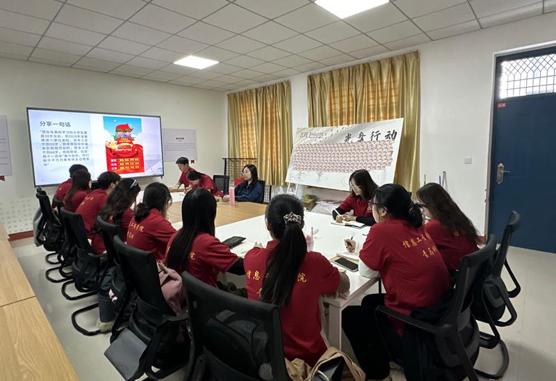 信息工程学院团总支书记时雅丽为学员培训(1).jpg