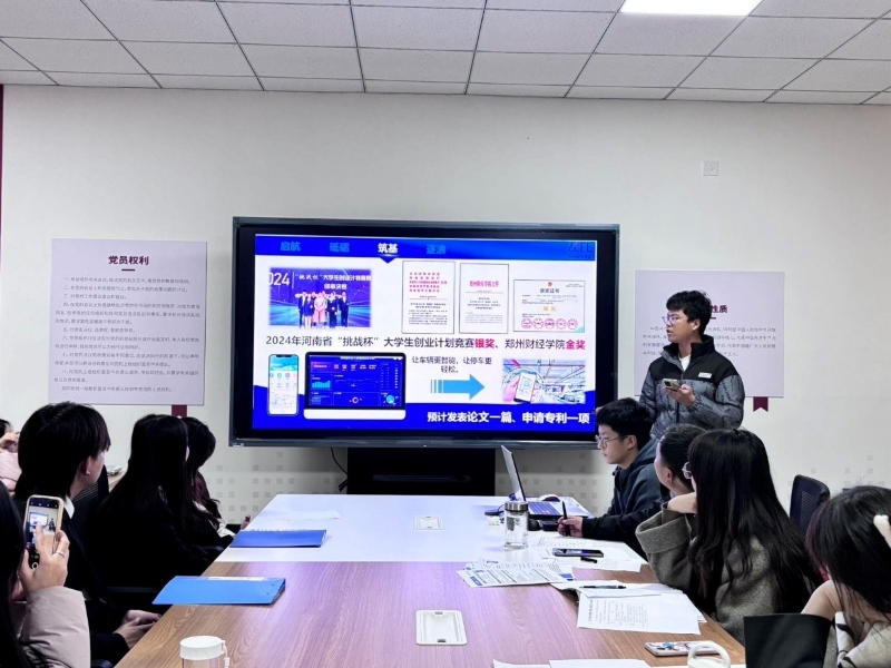 就业现场.jpg