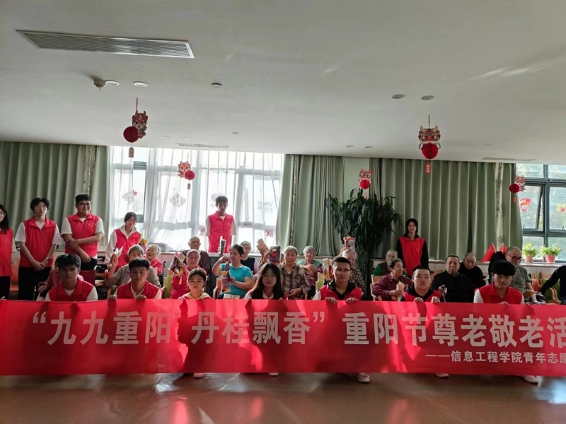 志愿者合影留念.jpg